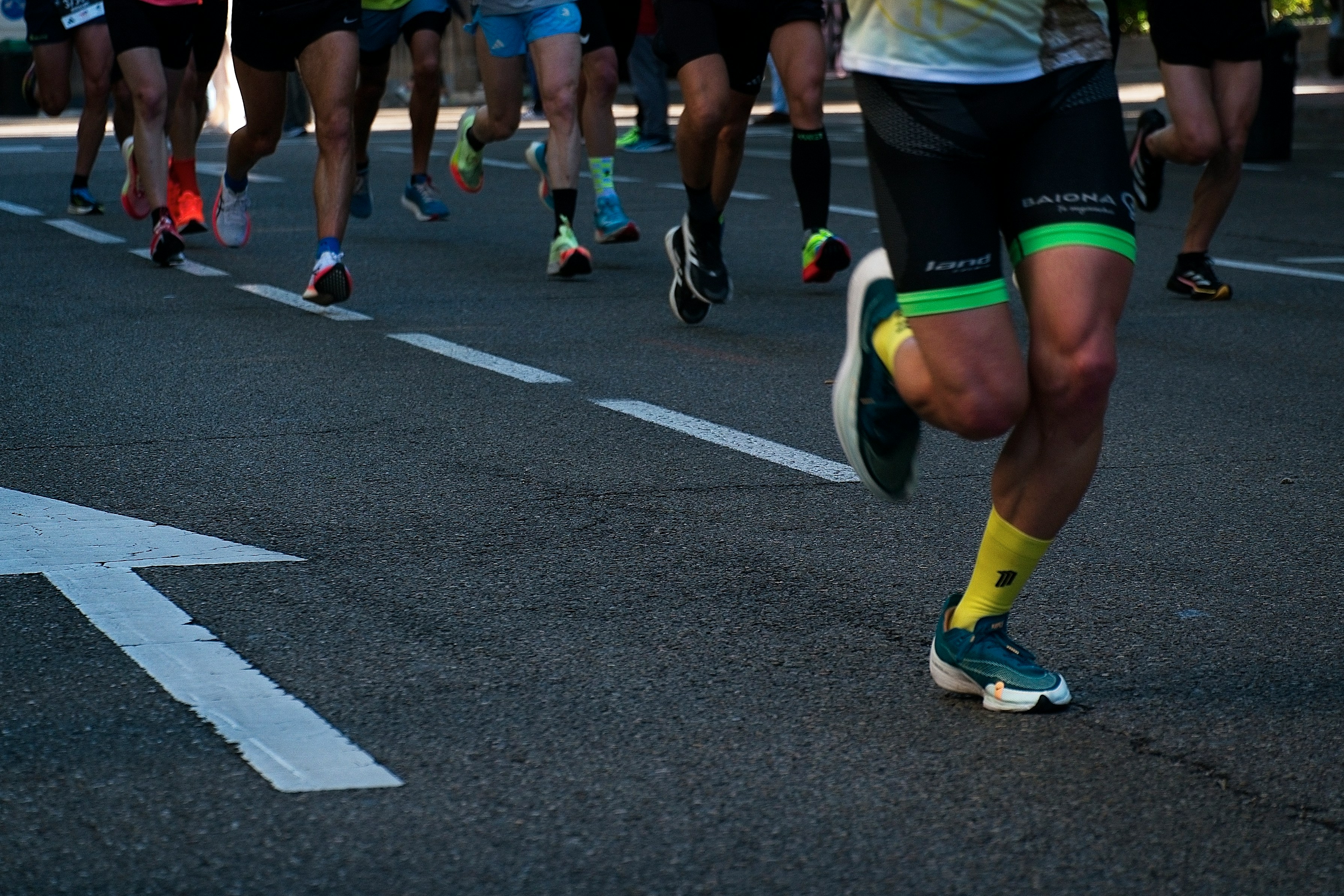 Personne franchissant une ligne d'arrivée, signe de réussite